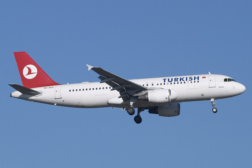 Pasagerul care a incercat sa deturneze avionul Turkish Airlines era beat