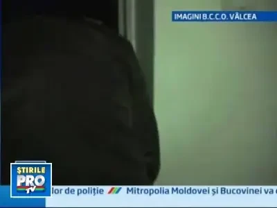 Opt traficanti de carne vie, pe mana politistilor