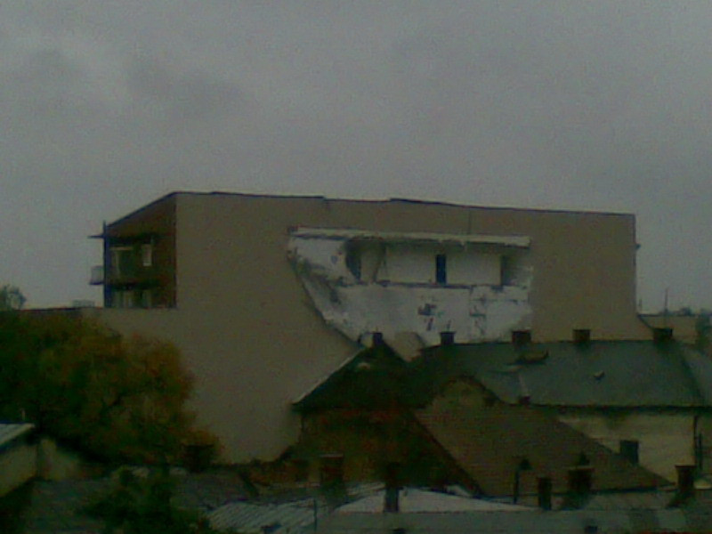 Doi raniti in urma unei explozii intr-un bloc din Cluj