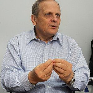 Stolojan: Cuvantul de ordine in Romania trebuie sa fie prudenta