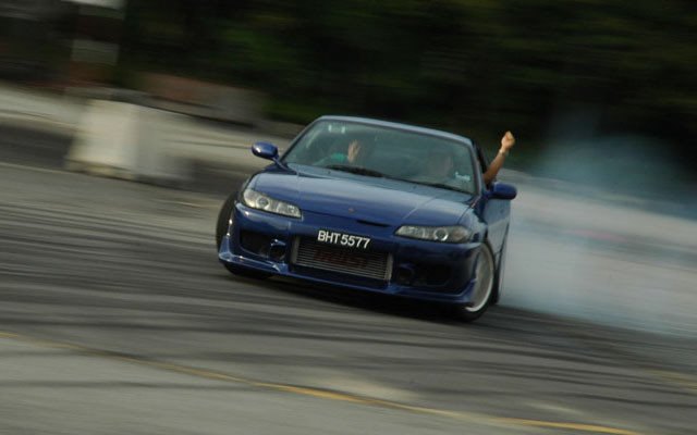 Batrane, dar inca in putere - vezi ce poate face o masina de 34 de ani!