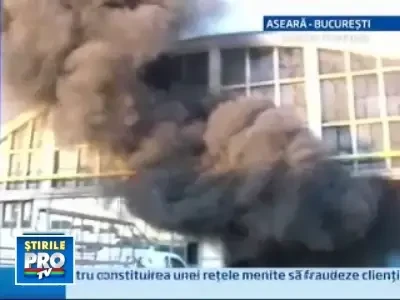Pericol urias in Capitala! Incendiu intr-o hala cu materiale inflamabile