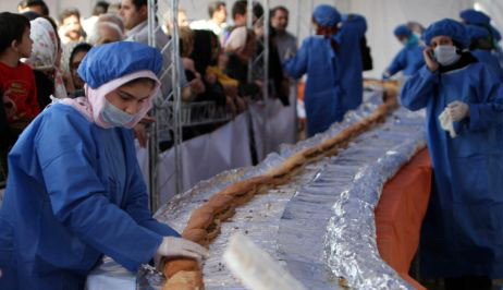 Au mancat cel mai mare sandvis inainte de a fi inscris ca record!