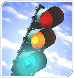 S-a rasturnat cu masina in intersectie. A trecut pe galben