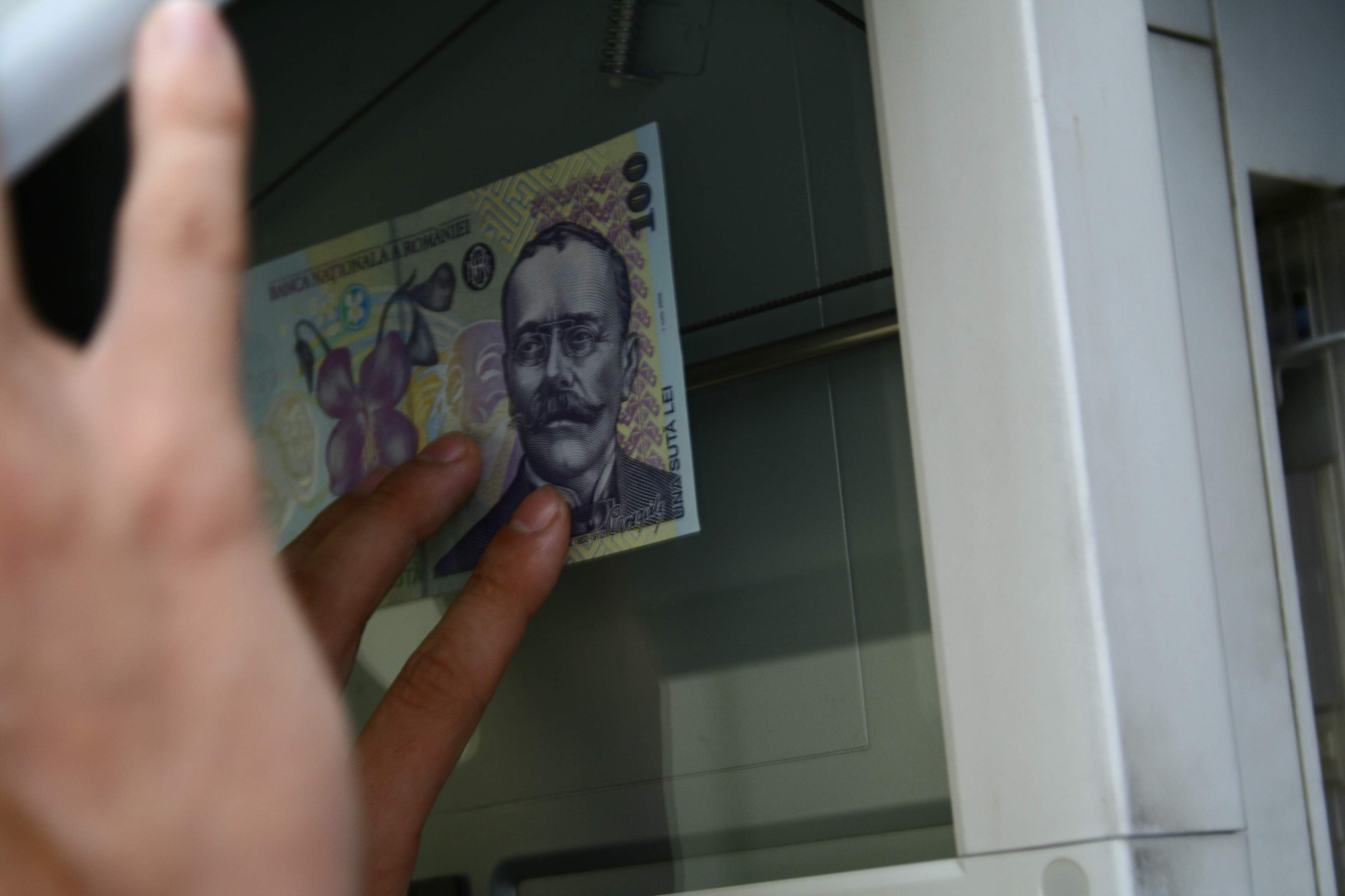 Norocul nu se cumpara! Asta au invatat si falsificatorii de bancnote