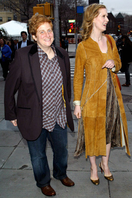 Miranda din "Totul despre sex", fara haine sclipitoare si de mana cu iubita