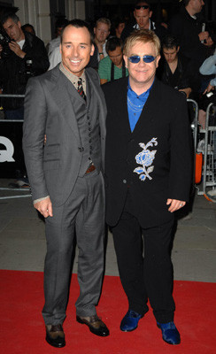 Elton John nu renunta la baietelul din Ucraina pe care a vrut sa-l adopte!