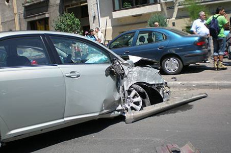 Impact violent pe o strada din Buzau