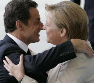 Merkel nu mai vrea „atingeri publice” de la Sarkozy