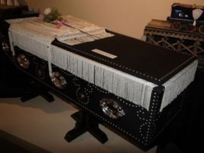 Si-a omorat sotia insarcinata, apoi s-a sinucis din cauza crizei economice