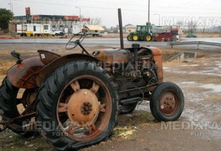 Tragedie la indigo! Doi barbati au fost secerati de tractor