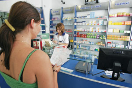 Automedicatia, obsesia care ii imbolnaveste pe romani