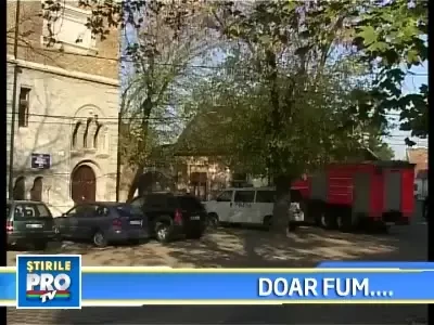 Pompierii aradeni, chemati sa stinga un incendiu la subsolul unei scoli