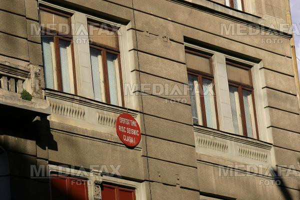 Un barbat din Arad a ajuns la spital dupa ce a cazut de la zece metri inaltime