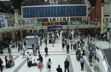 Trenurile si autocarele, salvarea pasagerilor curselor aeriene anulate!