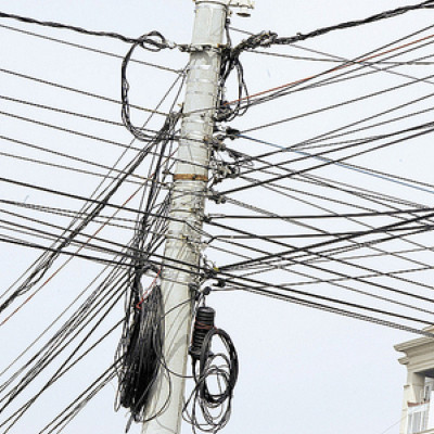 Furt de curent la Sibiu. Hotul impartea din prada si la vecini