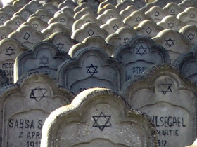 Acte de vandalism in Capitala. Cimitirul Evreiesc a fost devastat