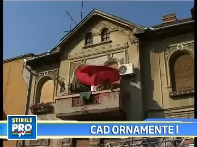 Cladirile vechi din Arad – pericol pentru trecatori!