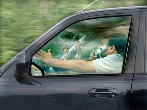 Ce alegi? Viata sau telefonul?