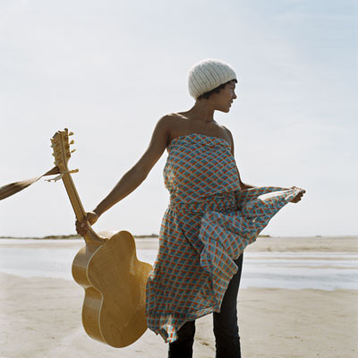 Cantareata Ayo: "Sunt o tiganca africana!"