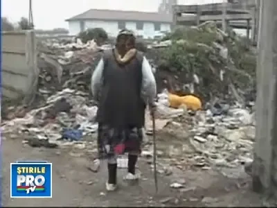 Resturile de la groapa de gunoi, numai bune de pus pe foc