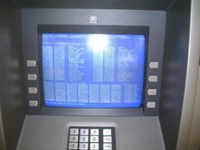 A vrut sa-si alimenteze contul, fortand bancomatul. Alarma s-a declansat