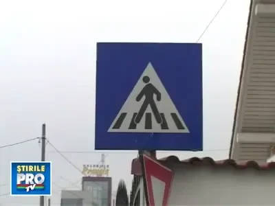 Femeie lovita pe trecerea de pietoni de un sofer neatent