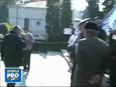 Pensionarii galateni, din nou in strada. Sunt suparati pe Tariceanu