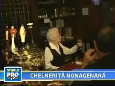 Chelnerita la aproape 90 de ani!