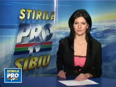 Comert cu farfurii si tacamuri in afara legii, pe un bulevard din Sibiu