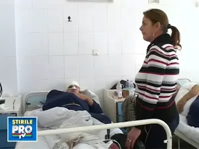 A ajuns la spital dupa ce a fost atacat de peste 20 de romi!