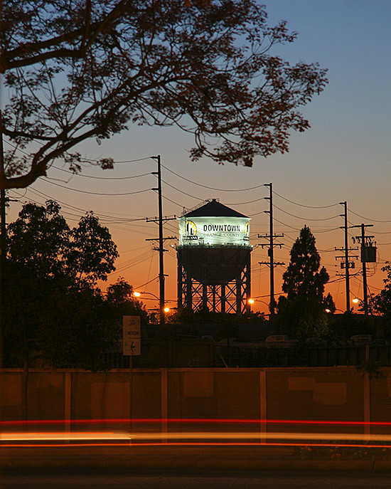 California: turn de apa, scos la vanzare pe post de resedinta de lux