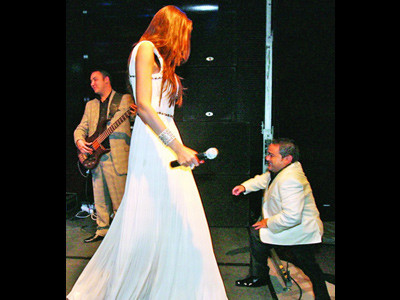 Alba ca Zapada si piticul: Moni si Adi Minune!