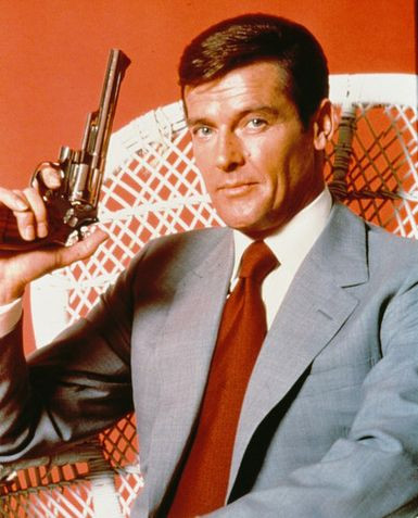 Roger Moore: "Daniel Craig este un criminal"!