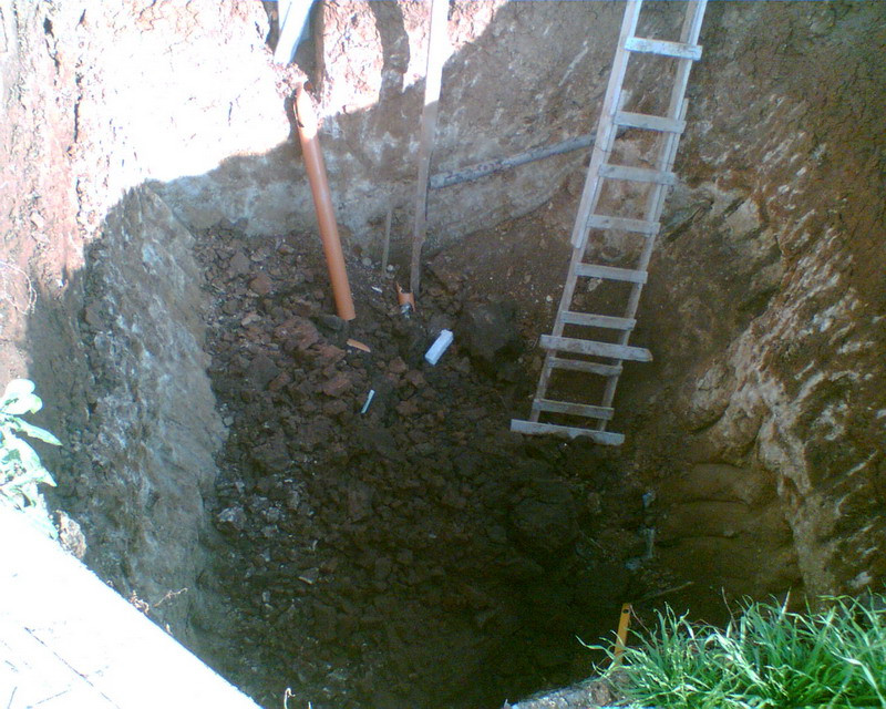 Dorele, e adanca bre? Crater de patru metri in mijlocul strazii