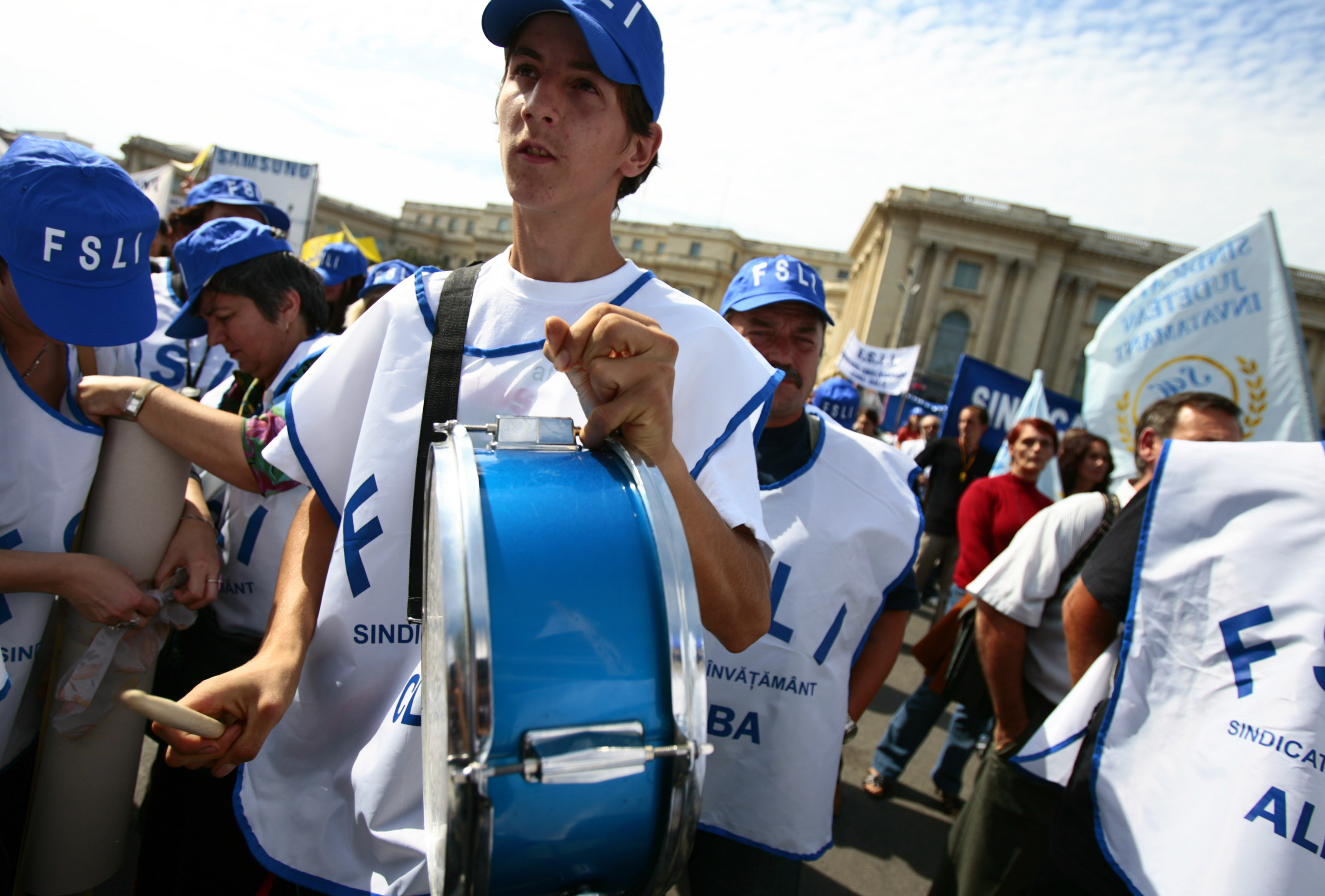 2.000 de profesori, de la peste 25 de scoli din Cluj, in greva!