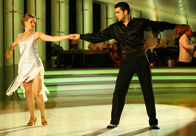 Dansuri electrice, dar si plutiri de vals! Totul la "Dansez pentru tine"!