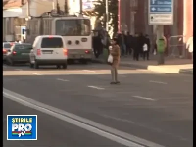 "Nu va aruncati viata in strada!"