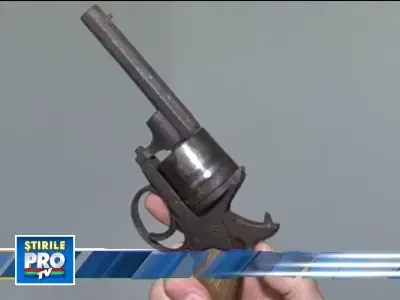 "Vand arme, ca sa imi pot cumpara un laptop!"