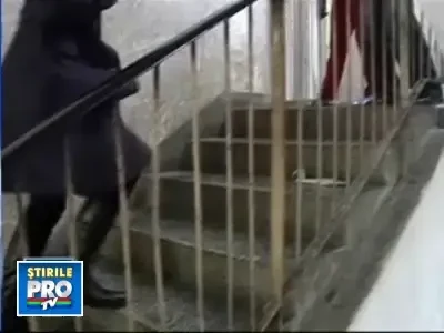 A sarit de la etaj ca sa scape de bataie