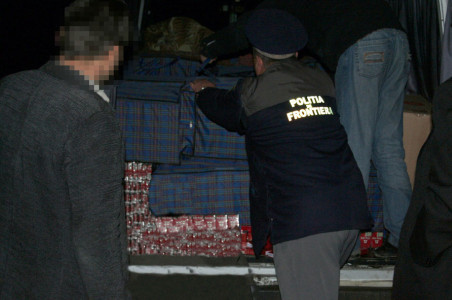 Prins la iesirea din tara cu cranii de urs in bagaj!