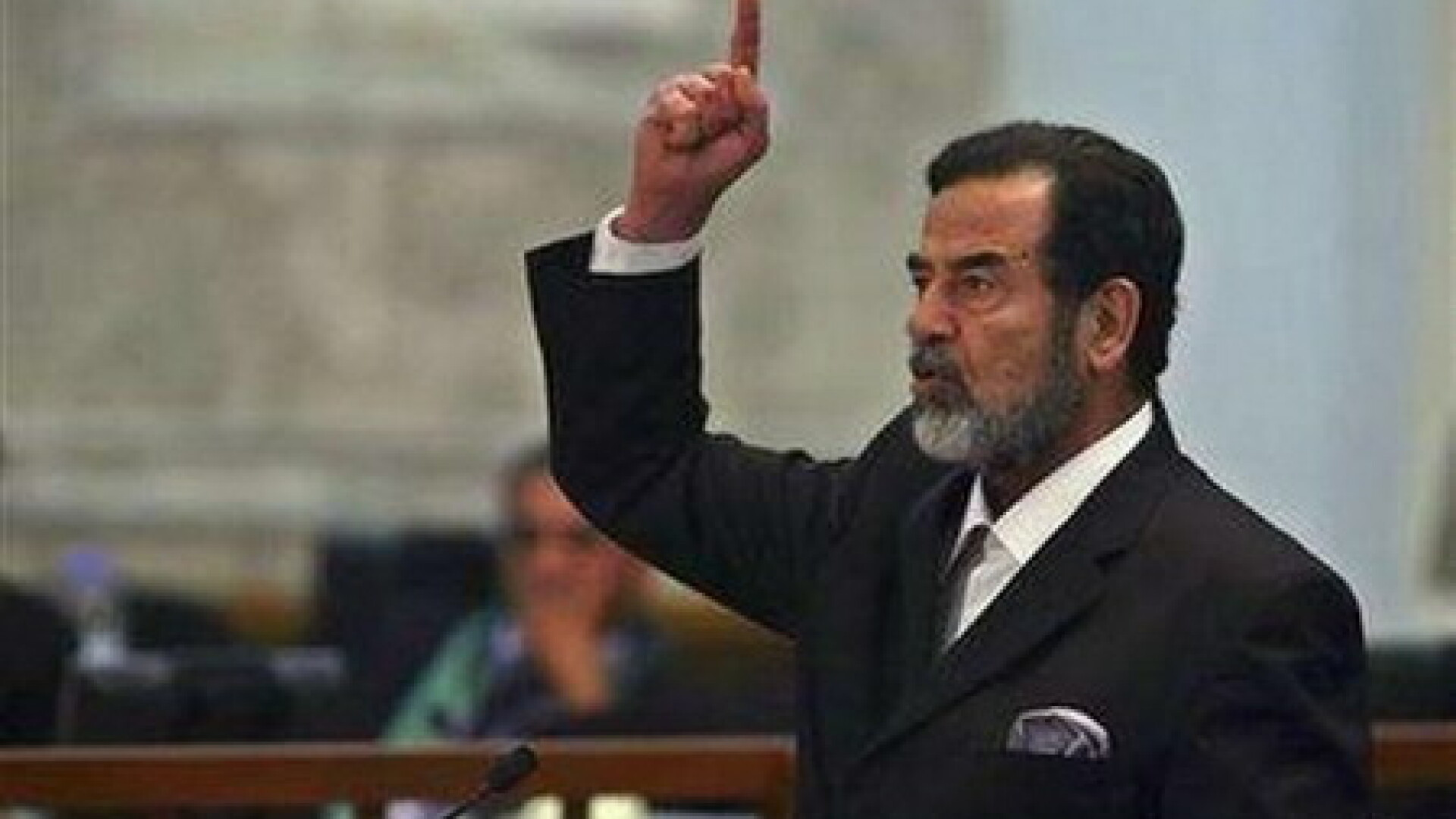 Apariție revoltătoare la Londra, în memoria dictatorului Saddam Hussein