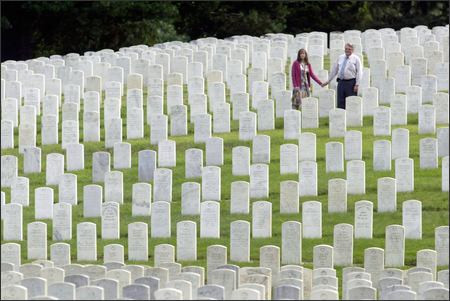 Autopsie pe aleile cimitirului. Asa se face la Timisoara!