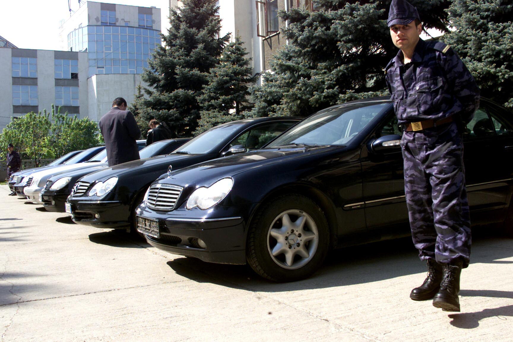 Agentii hotilor! Politistii de la Furturi Auto, in cardasie cu hotii