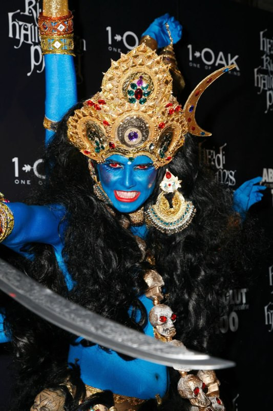 Vrei sa vezi cel mai trasnit costum de Halloween de la Hollywood?