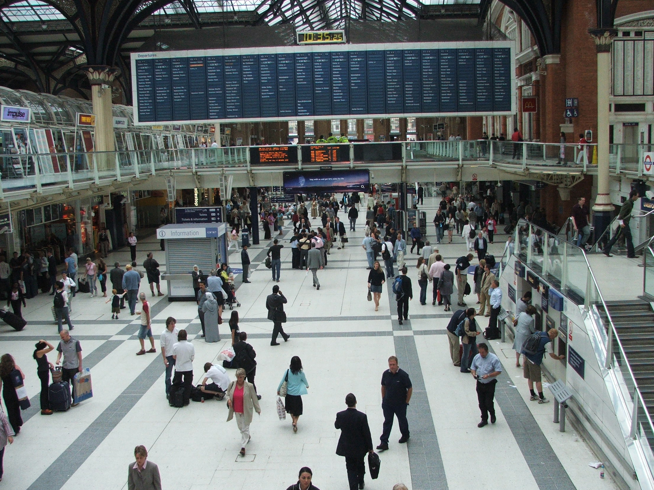 De la 1 noiembrie vom avea preturi "transparente" la biletele de avion