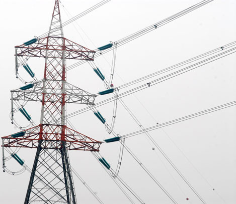 Ninsoarea a lasat fara curent electric 20 de localitati din Dambovita