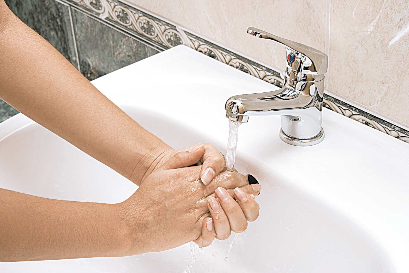 Femeile "adapostesc" mai multi microbi in palme decat barbatii