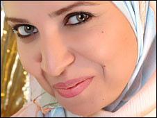 Egipt: O prezentatoare lupta pentru a putea purta valul la televizor