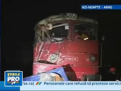 Grav accident la Arad! Un tir a fost lovit in plin de un tren accelerat